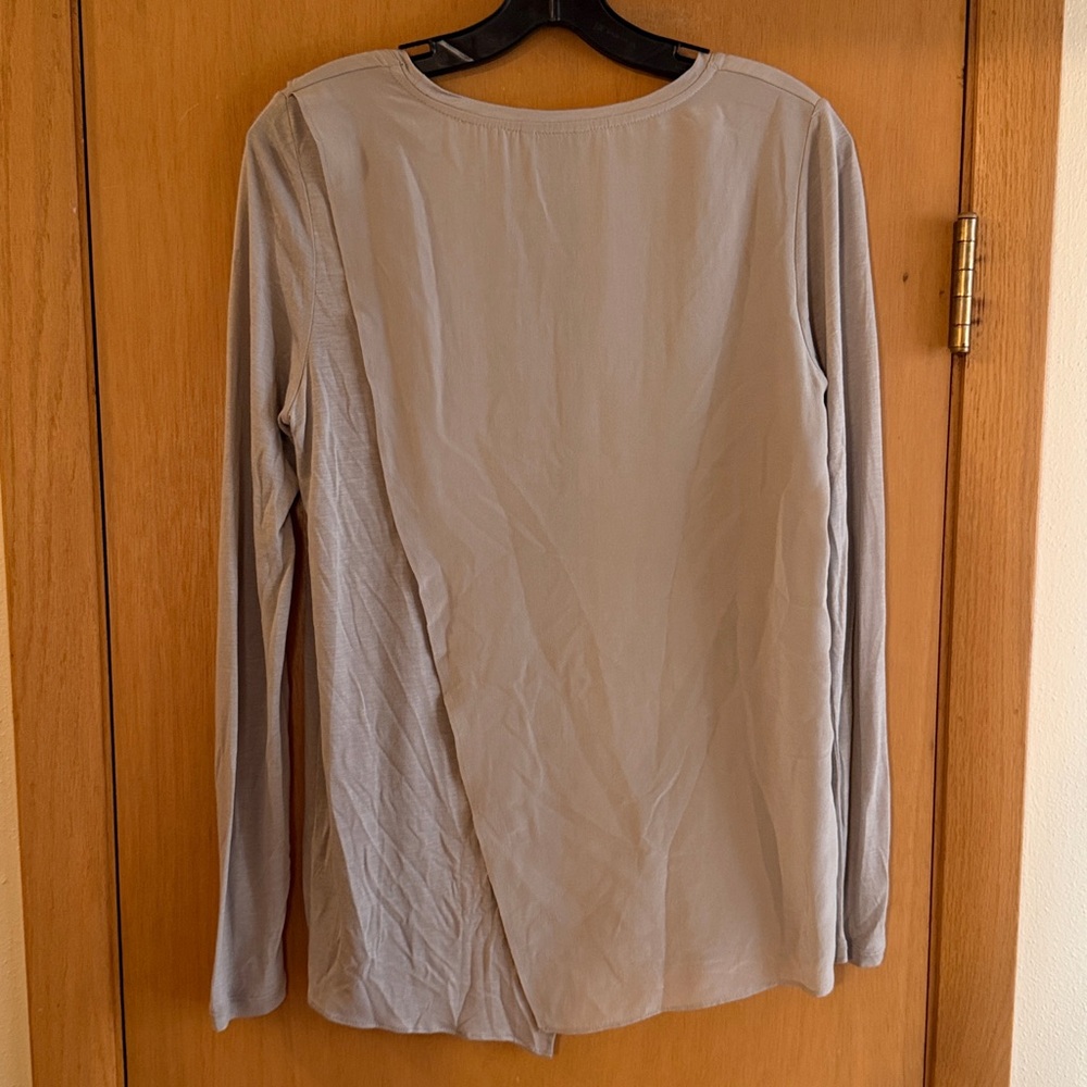 Club Monaco Women’s Layered Crossover Top Silk Viscose Gray Size Small - Picture 8 of 10